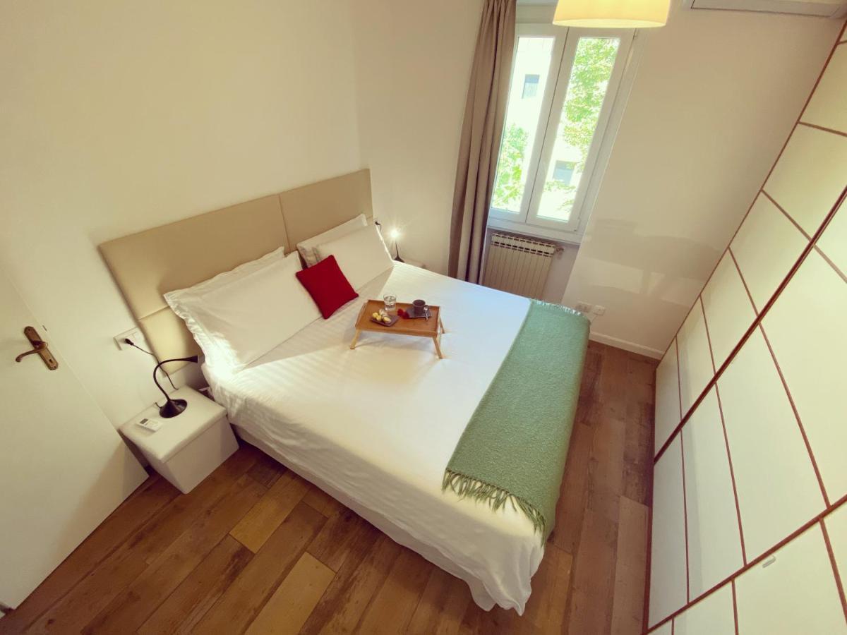 Casa Carolina: King Size Bed Across From Golden Beach Дезенцано-дель-Гарда Экстерьер фото