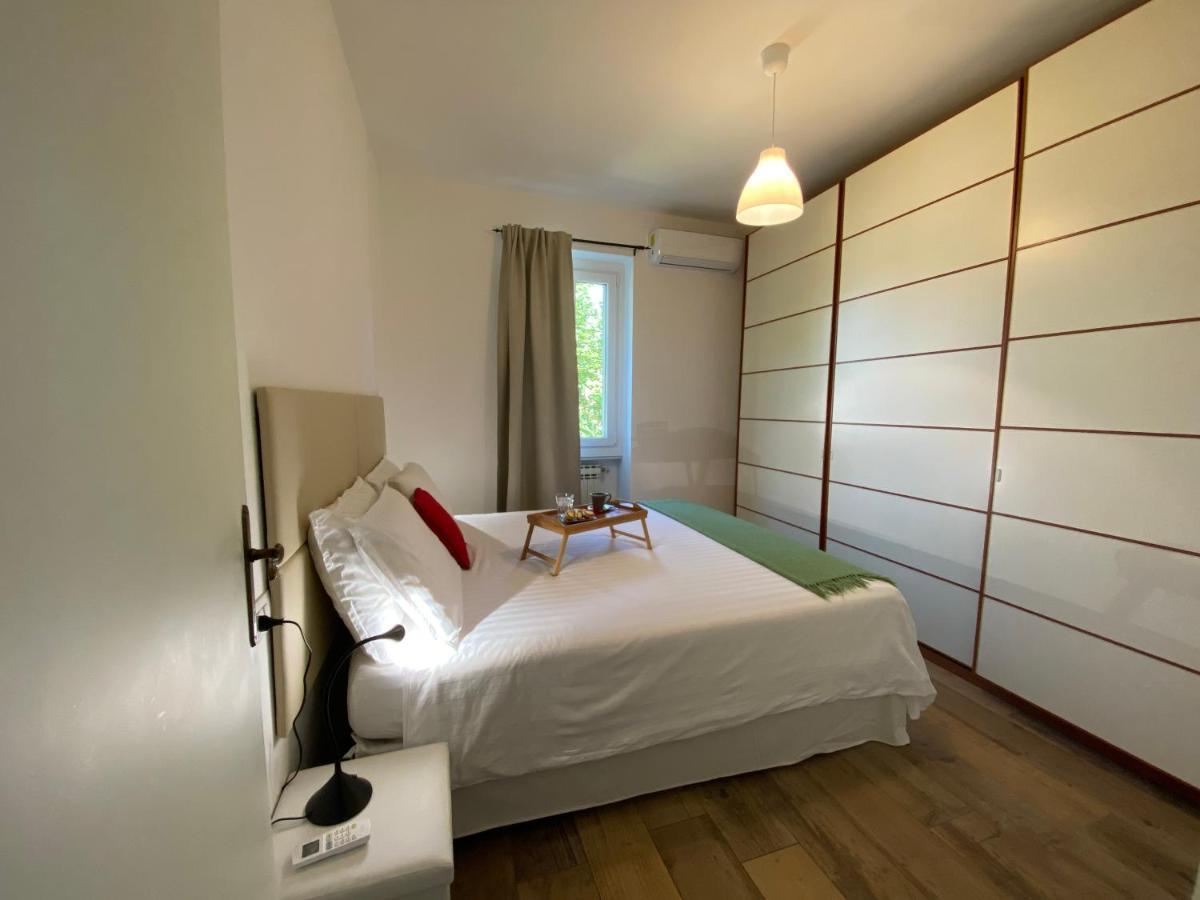 Casa Carolina: King Size Bed Across From Golden Beach Дезенцано-дель-Гарда Экстерьер фото