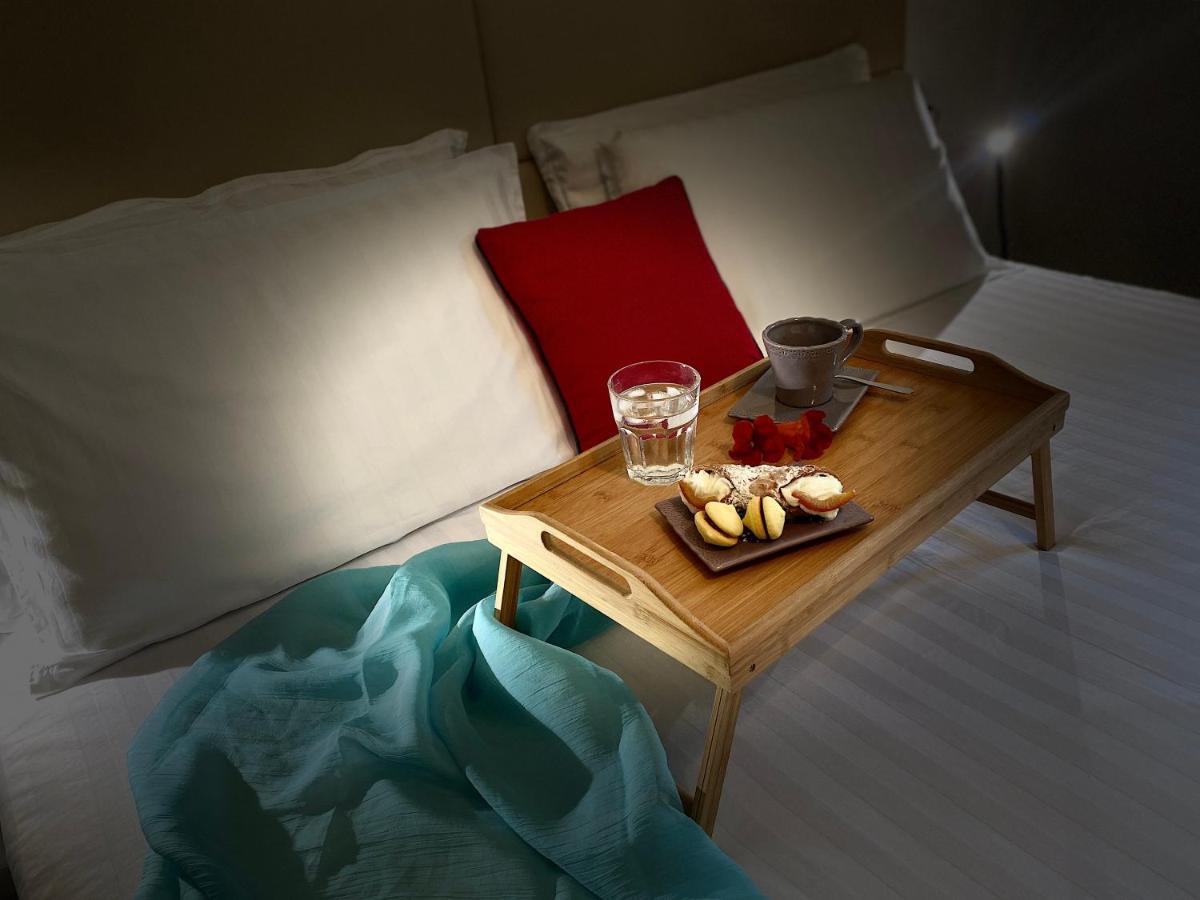 Casa Carolina: King Size Bed Across From Golden Beach Дезенцано-дель-Гарда Экстерьер фото